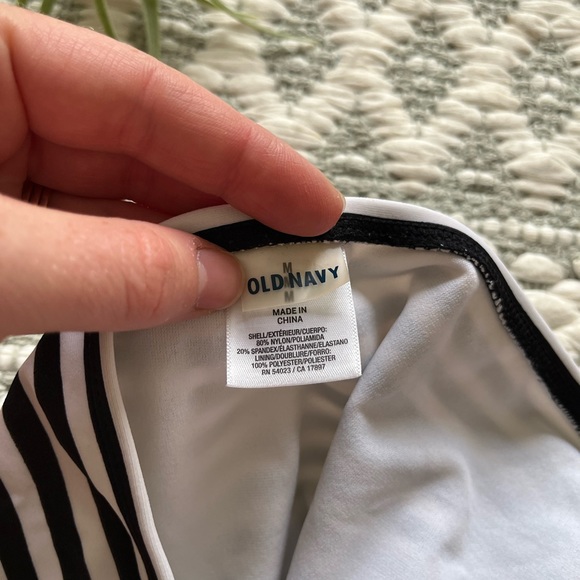 Old Navy | B&W Stripped Bikini Bottom (M) - Picture 3 of 3